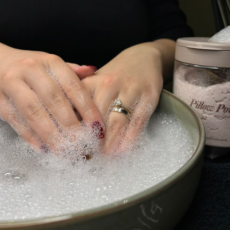 العناية باليدين والأظافر (Manicure) - صورة 1